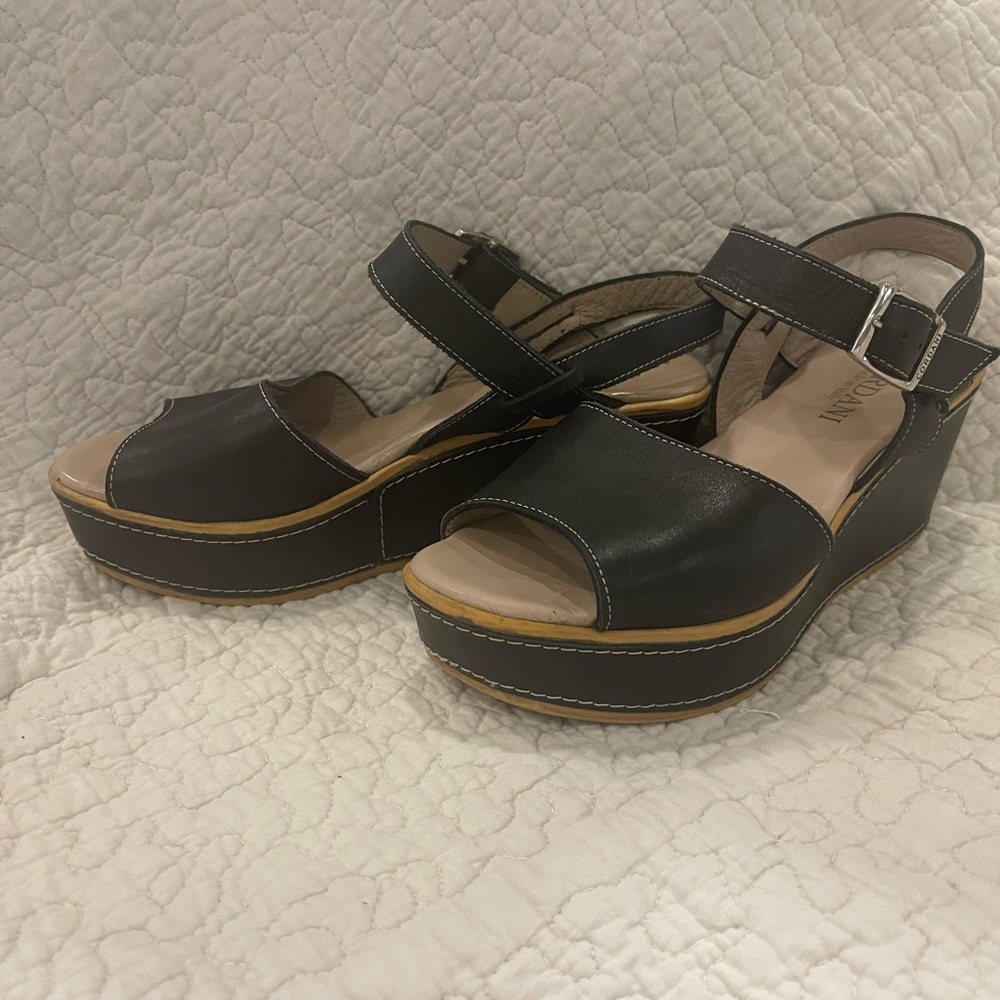 Cordani Black Wedge